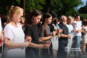 В Запорожье ко Дню Украинской Государственности почтили память павших защитников