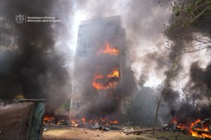 Росіяни вдарили КАБами по Запоріжжю: пошкоджені будівлі та автомобілі (ОНОВЛЮЄТЬСЯ)