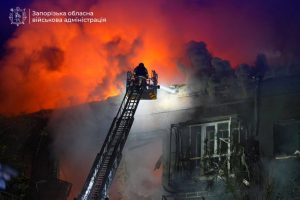 В Запорожье из-за российской атаки выгорели квартиры: среди пострадавших — 15-летний подросток (ФОТО)