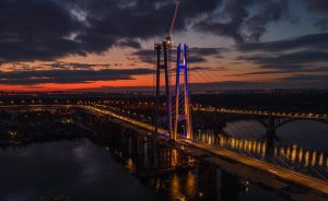 На мосту в Запорожье частично ограничат движение: когда именно