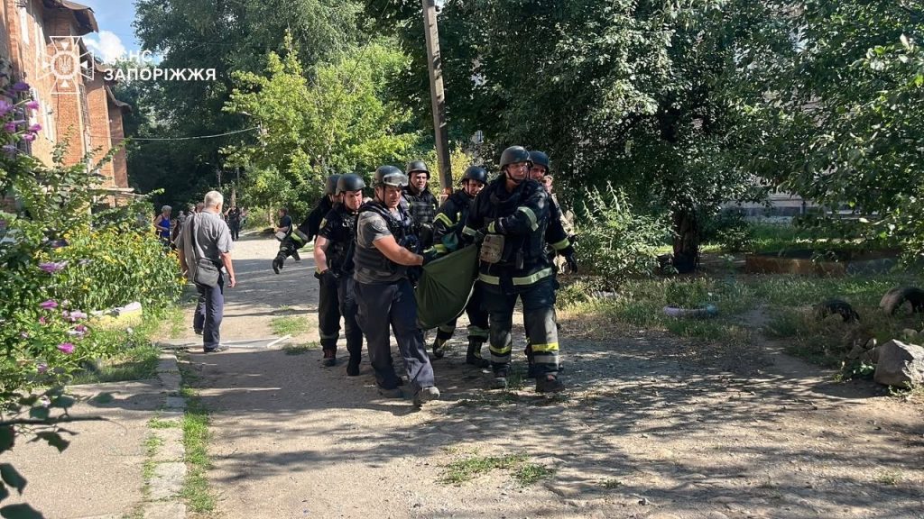 Наслідки ударів по Запоріжжю 15 липня. Фото: ДСНС Запоріжжя