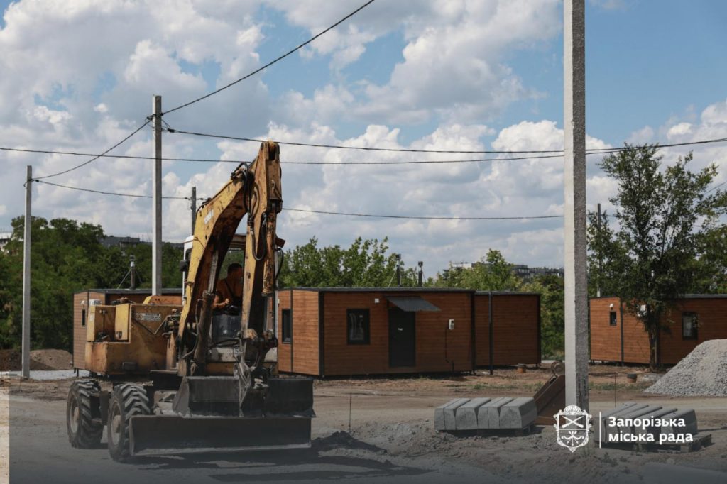 Облаштування нового модульного містечка для переселенців. Фото: Запорізька міська рада