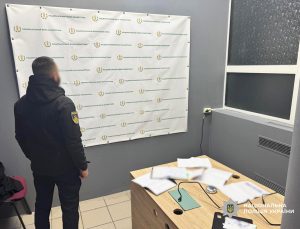 Запорожские полицейские ликвидировали колцентр, обманывавший граждан Казахстана