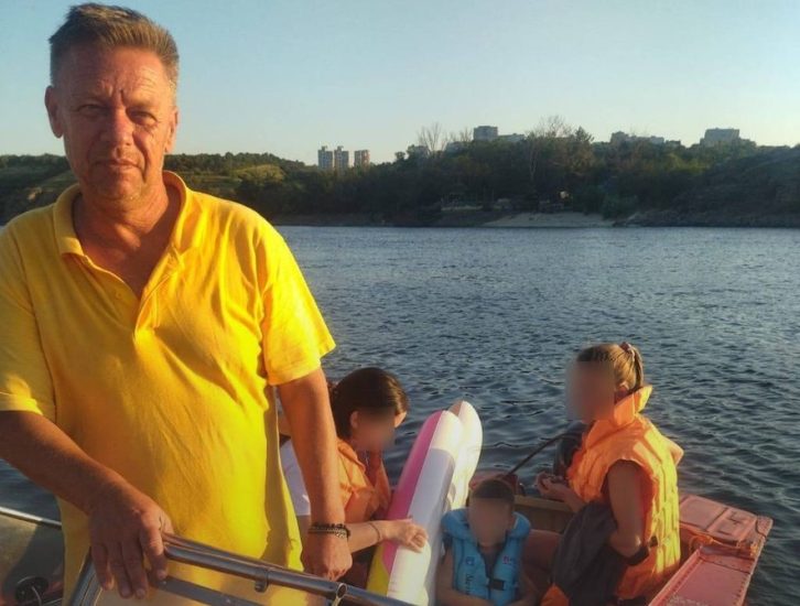 В Запорожье спасатели спасли четверых человек, которых унесло течением от берега