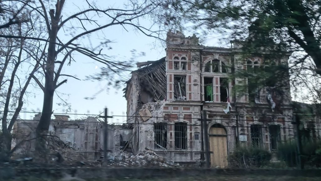 Разрушенная меннонитская школа в Запорожье: историк объяснил её уникальность и перспективы восстановления