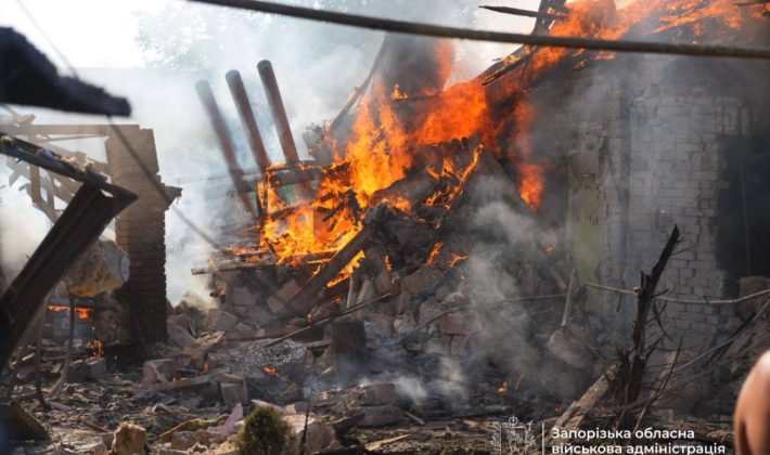 Россияне сбросили КАБы на жилые кварталы Запорожья: что известно