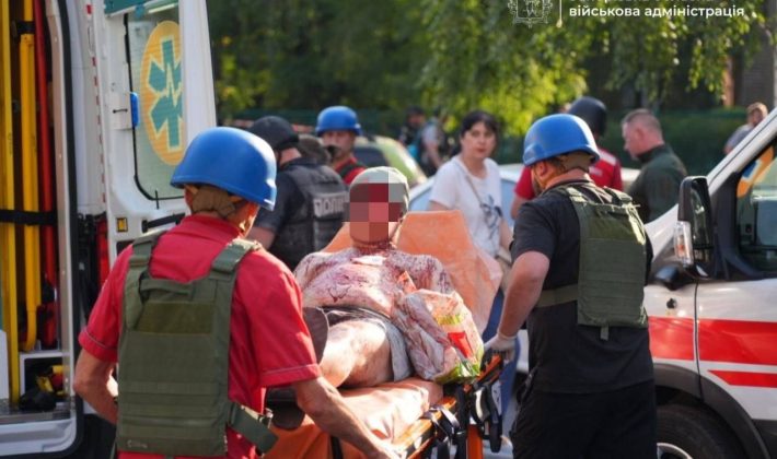 Россияне сбросили КАБы на жилые кварталы Запорожья: что известно