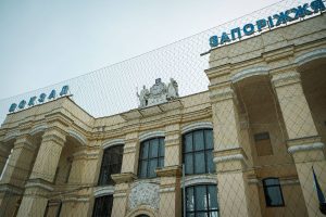 Поезда не доезжают до Запорожья третьи сутки из-за обстрелов: что известно