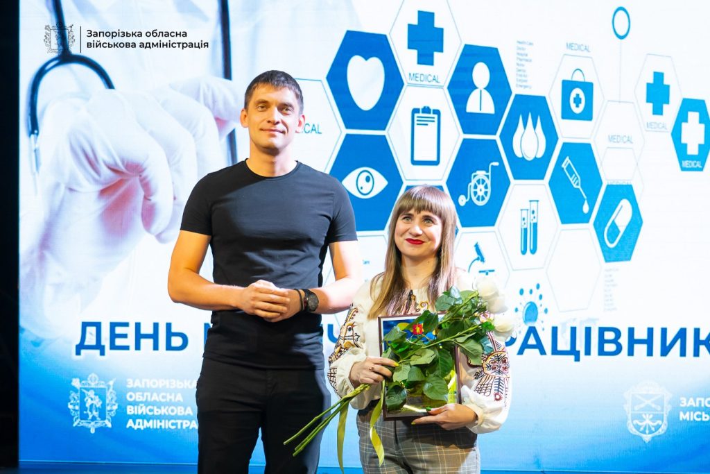 В Запорожье наградили 57 медицинских работников и коллективов (ФОТО)