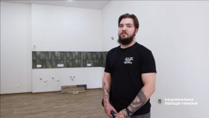 Допомога ветерану з Мелітополя: запорізькі поліцейські облаштували житло пораненому колезі