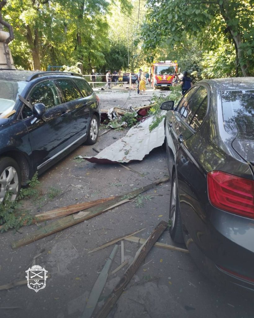 Российские войска атаковали Запорожье: повреждена многоэтажка
