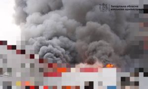 Российские войска нанесли удар по предприятию в Запорожье: вспыхнул пожар