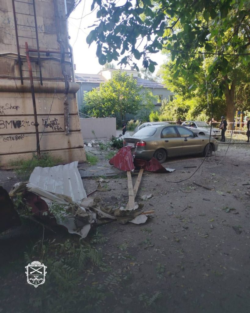 Российские войска атаковали Запорожье: повреждена многоэтажка