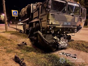 В Запорожье водитель легковушки погиб в столкновении с грузовиком: детали