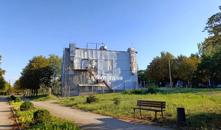 Впервые за 20 лет: в Запорожье начали обновлять парк Поколений (ФОТО)