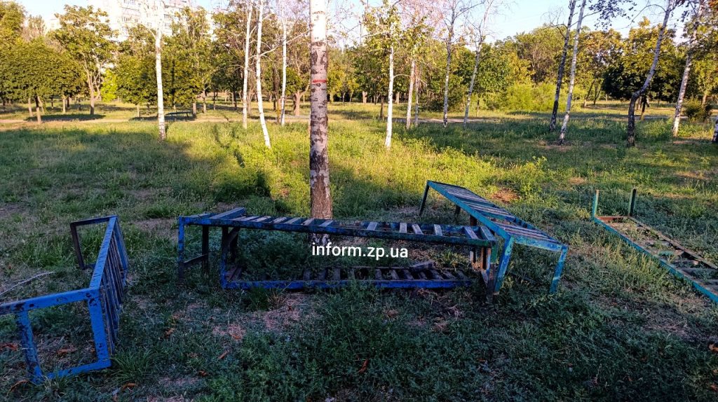 Впервые за 20 лет: в Запорожье начали обновлять парк Поколений (ФОТО)