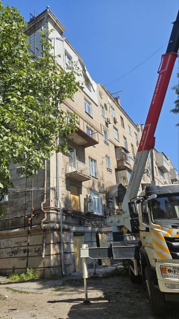 Засорено более 200 квадратных метров: последствия атаки дронов на Запорожье