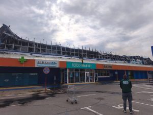 Після удару по «Епіцентру» в Запоріжжі відходами засмічено понад 25 тисяч м² території (ФОТО)