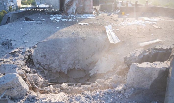 «Шахед» пробил крышу многоэтажки в Запорожье: что известно