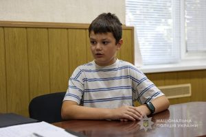 На Запорожье 11-летний школьник нашел автомат Калашникова на дне пруда