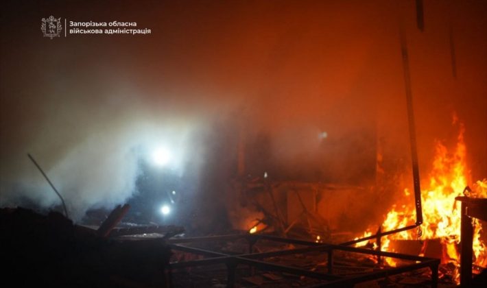 Ночная атака на Запорожье: россияне ударили дронами и КАБом (ОБНОВЛЯЕТСЯ)