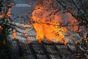 Атака на Запорожье: есть пострадавшие и повреждения автомобилей, маршрутки и магазина (ОБНОВЛЯЕТСЯ)