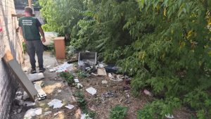 У Запоріжжі біля багатоповерхівки: виявили звалище