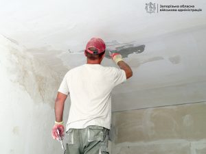 У Запоріжжі облаштовують безбар’єрний притулок для евакуйованих: він зможе прийняти 130 людей (ФОТО) 