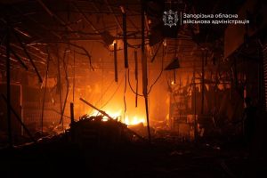 Росіяни атакували торговельний центр у Запоріжжі (ФОТО)