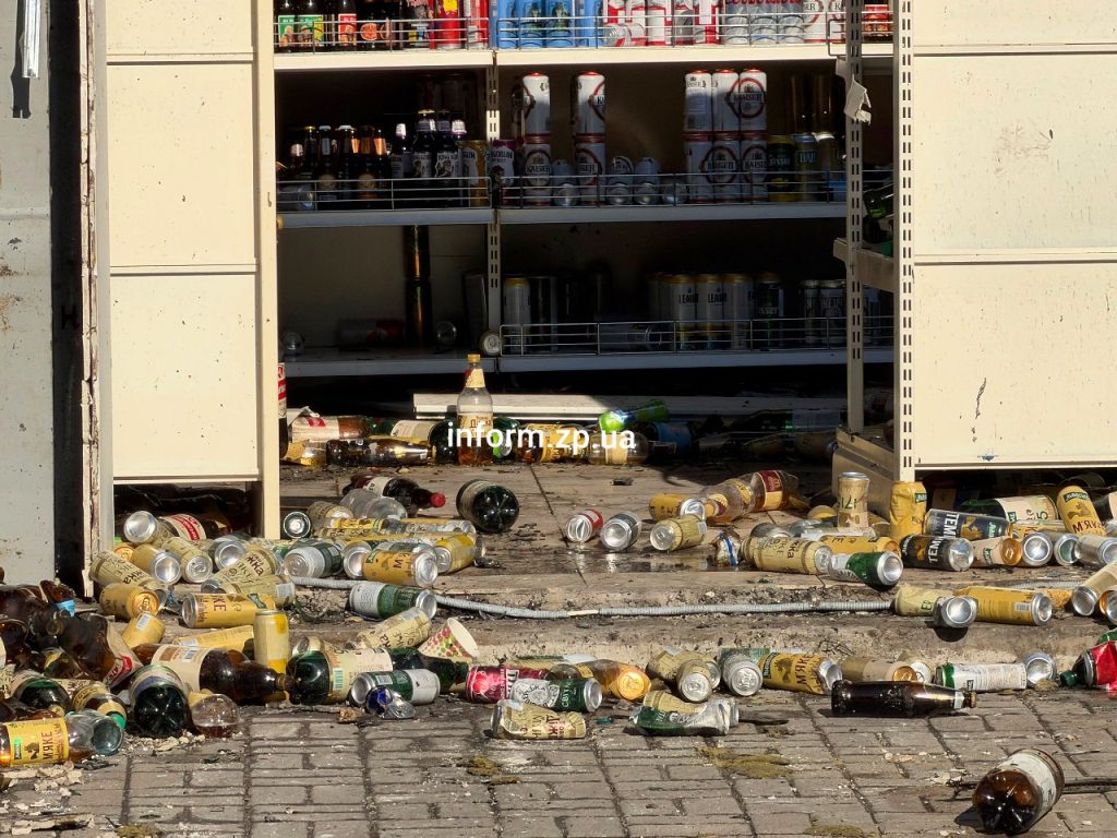 Как выглядит уничтоженный «Амстор» на Бабурке в Запорожье (ФОТОРЕПОРТАЖ)
