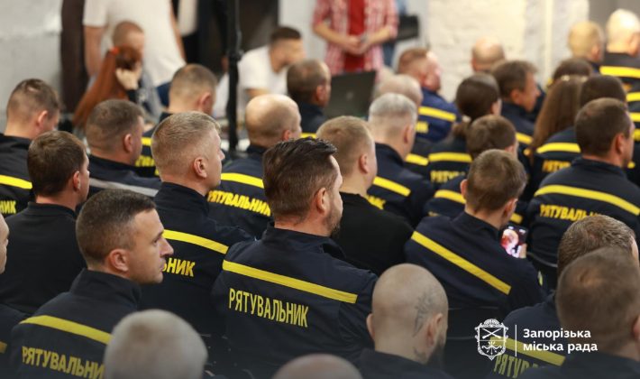 В Запорожье более 50 спасателей получили награды по случаю профессионального праздника