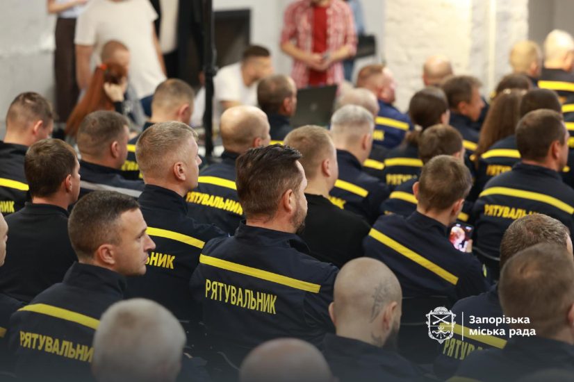 В Запорожье более 50 спасателей получили награды по случаю профессионального праздника