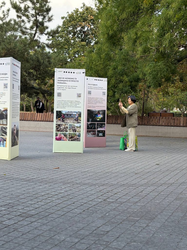 В центре Запорожья открыли выставку местных медиа: среди экспонатов есть материалы Inform.zp.ua