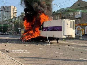 В Запорожье из-за атаки российского дрона загорелся грузовик