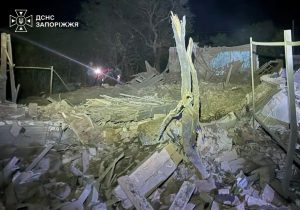 В Запорожской области спасатели деблокировали 65-летнюю женщину из-под завалов