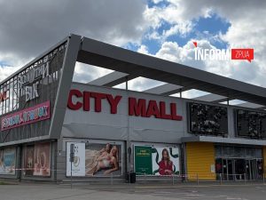 Российский дрон атаковал City Mall в Запорожье: какие последствия (ВИДЕО)