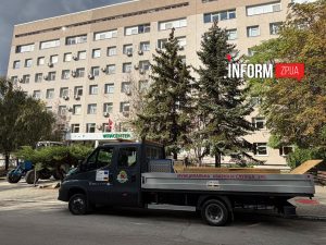 Вибиті вікна, обгоріле утеплення та понівечені кондиціонери: наслідки атаки РФ по «ВІТАЦЕНТРУ» в Запоріжжі (ФОТО, ВІДЕО)