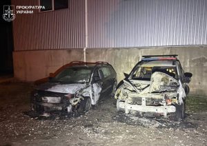 В Запорожье 20-летнего мужчину подозревают в поджоге автомобилей