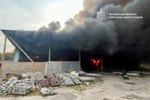 В Запорожье российские войска атаковали склад, есть раненый