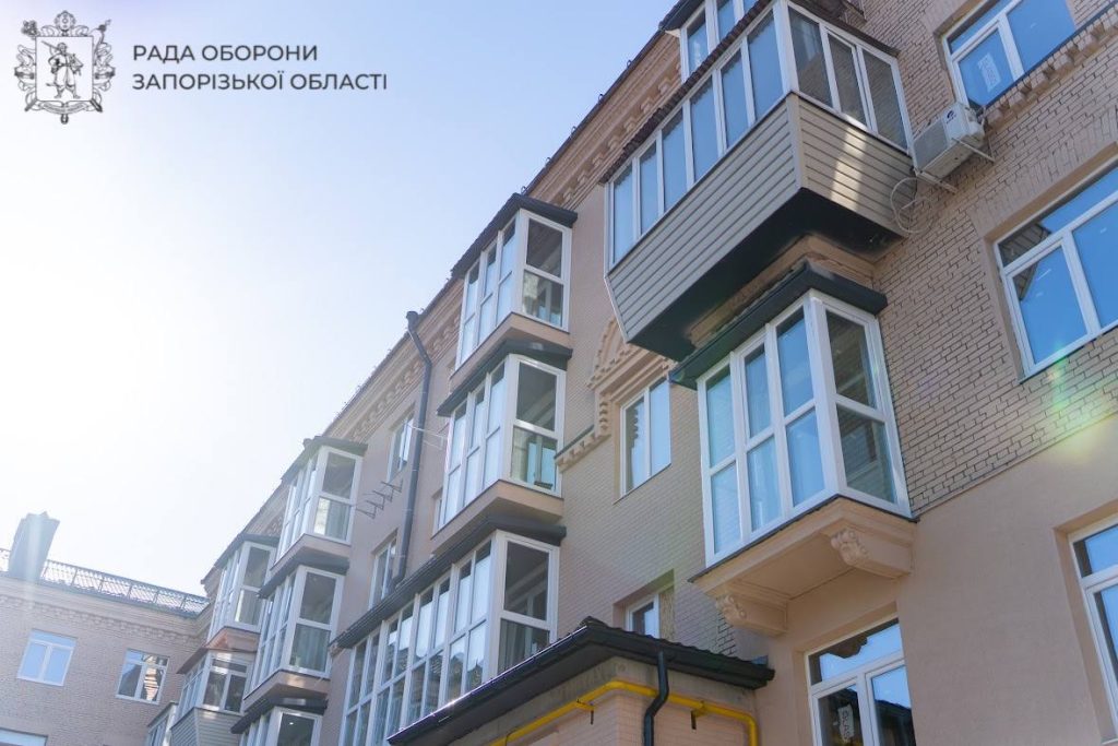 Відновлення будинку на проспекті Соборному. Фото: співголова Ради оборони Запорізької області Іван Федоров
