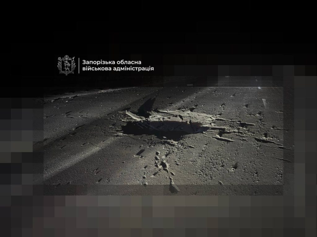 У Запоріжжі росіяни атакували міст через Дніпро, 6 жовтня. Фото: Запоізька обласна військова адміністрація