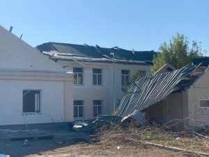 Росіяни вдарили КАБом по гімназії в Кушугумі: Пункт незламності закрито
