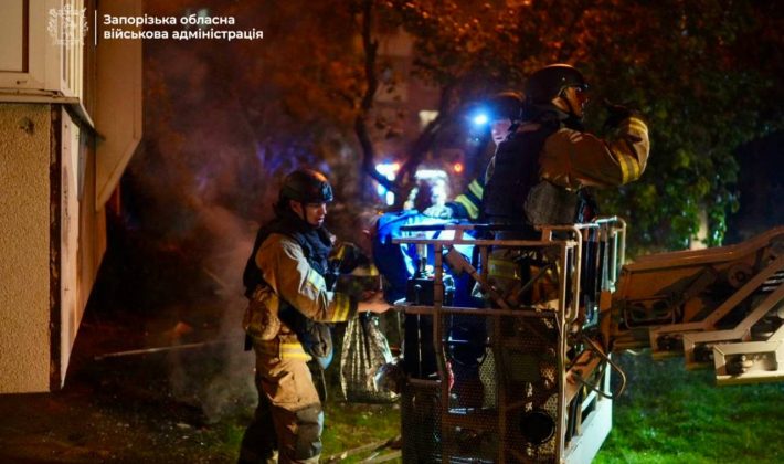 Россия ударила по жилому дому в Запорожье: что известно (ДОПОЛНЯЕТСЯ)