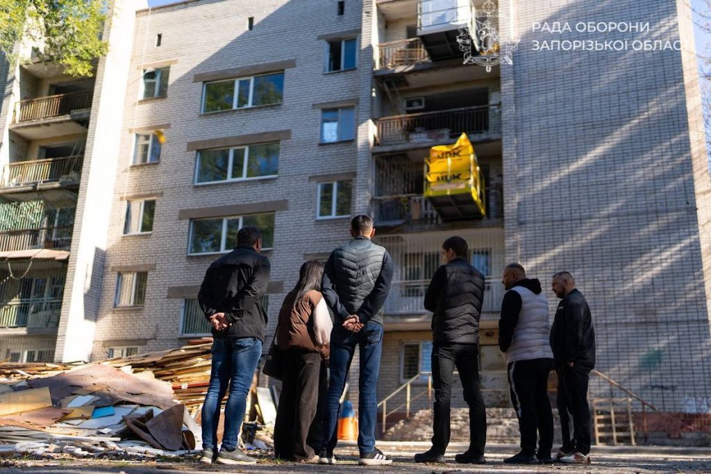Відновлення будинку на проспекті Соборному. Фото: співголова Ради оборони Запорізької області Іван Федоров