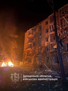 Утренний обстрел Запорожья: россияне ударили по жилому кварталу