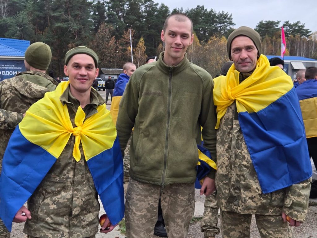 Из плена вернулись 270 украинцев, среди них защитники Запорожья (ФОТО)