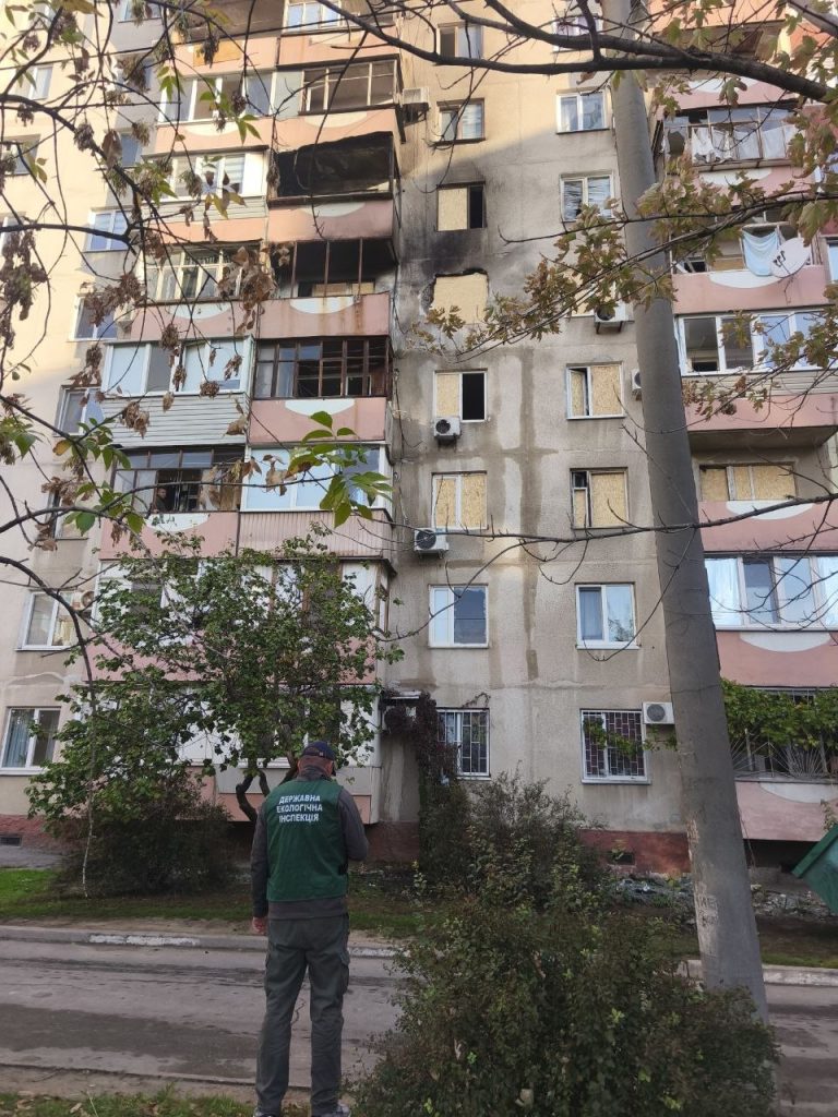 Последствия вечернего удара по Запорожью: в Космическом районе засорено более 50 кв. м земель