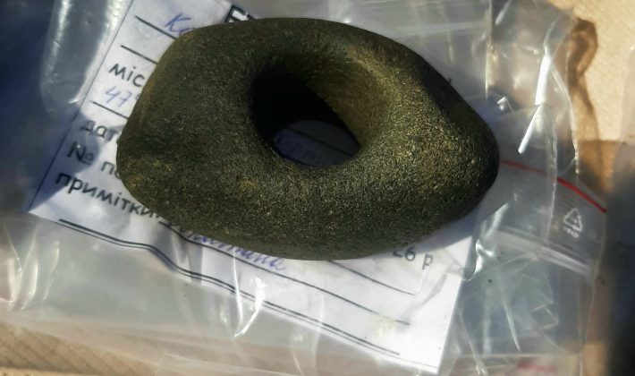 Гигантские рога оленя и каменные топоры: что достали со дна Днепра археологи Хортицы