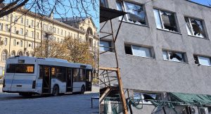 У Запоріжжі росіяни атакували зупинку FPV-дроном: троє поранених (ОНОВЛЮЄТЬСЯ)