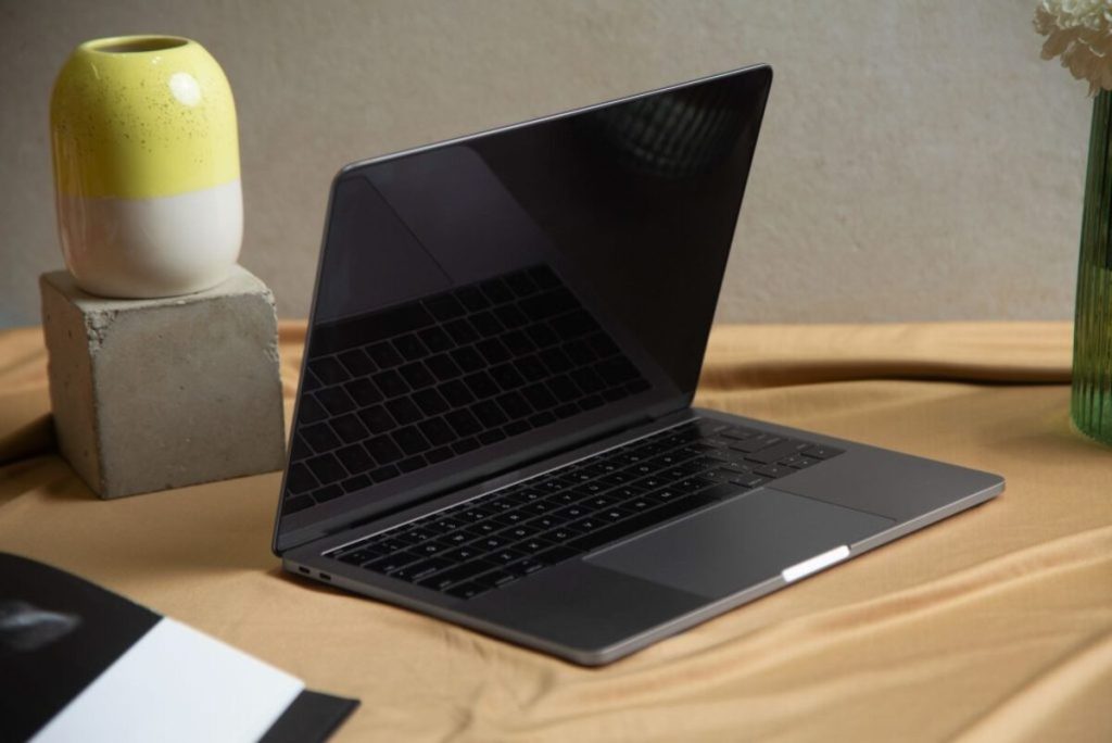 Apple MacBook